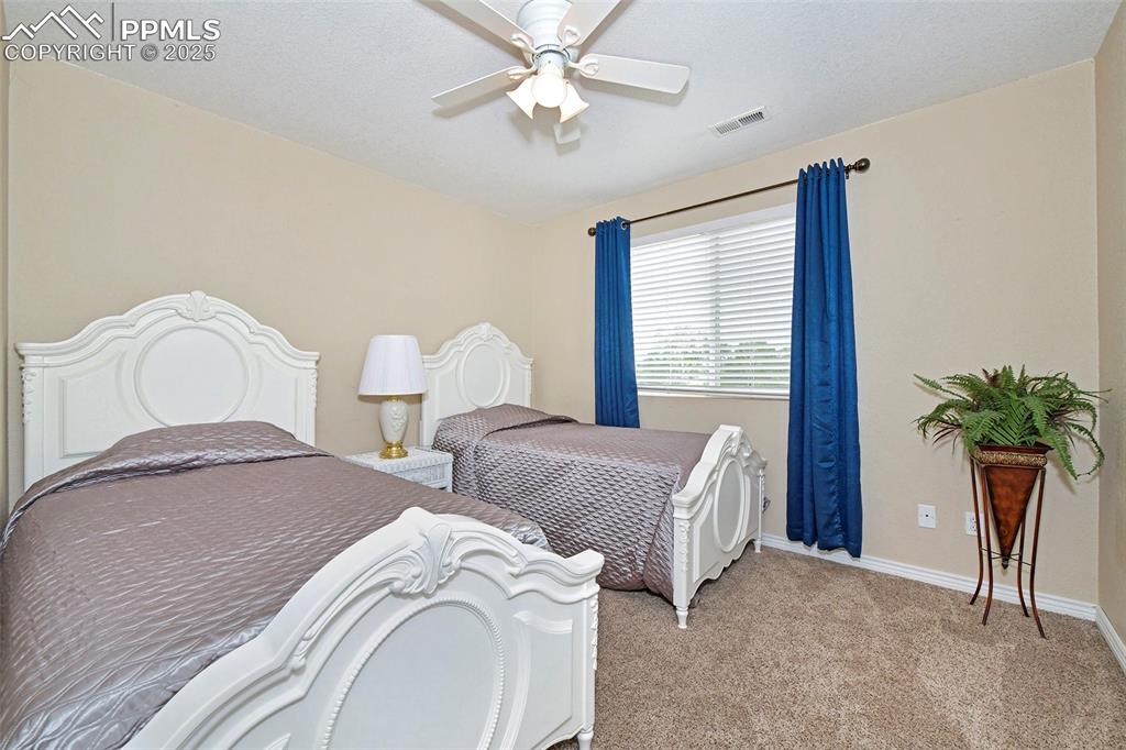 Image 17 of 26: Bedroom