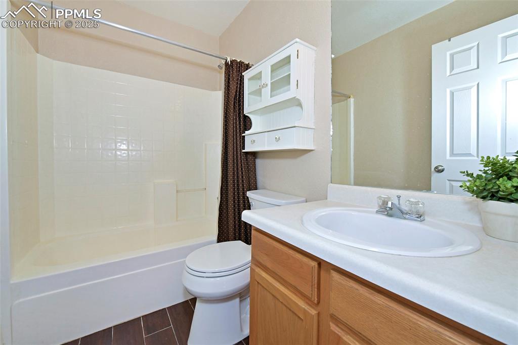 Image 18 of 26: Bathroom