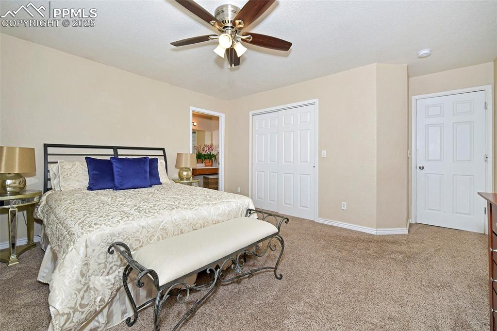 Image 20 of 26: Bedroom