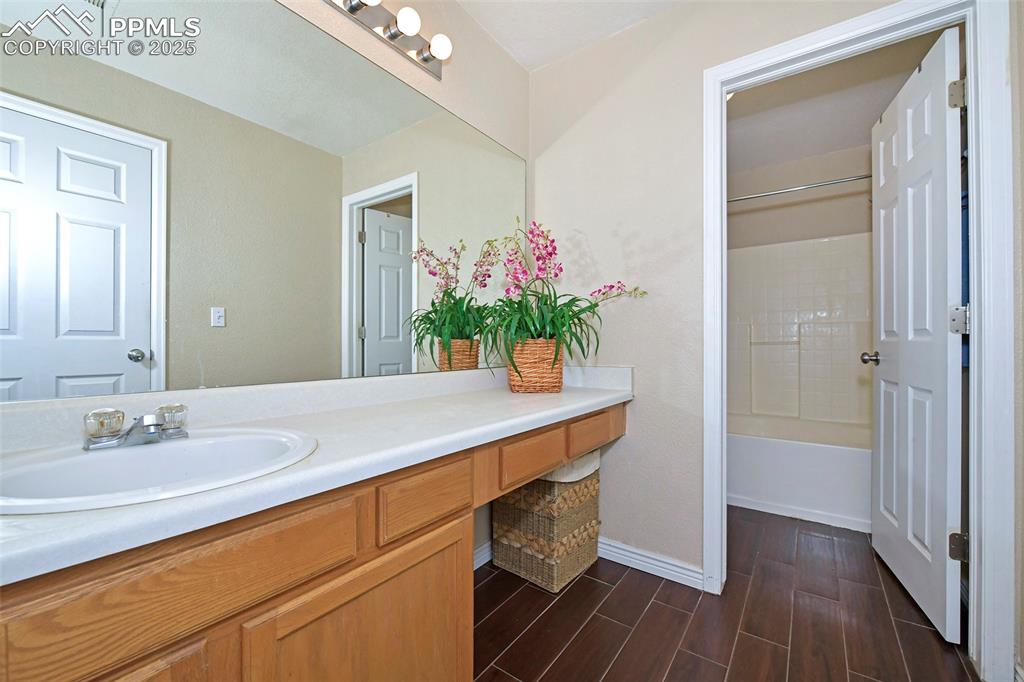 Image 21 of 26: Bathroom