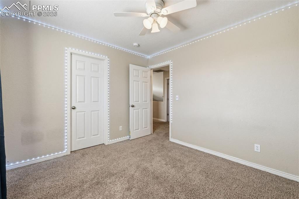 Image 29 of 40: Bedroom