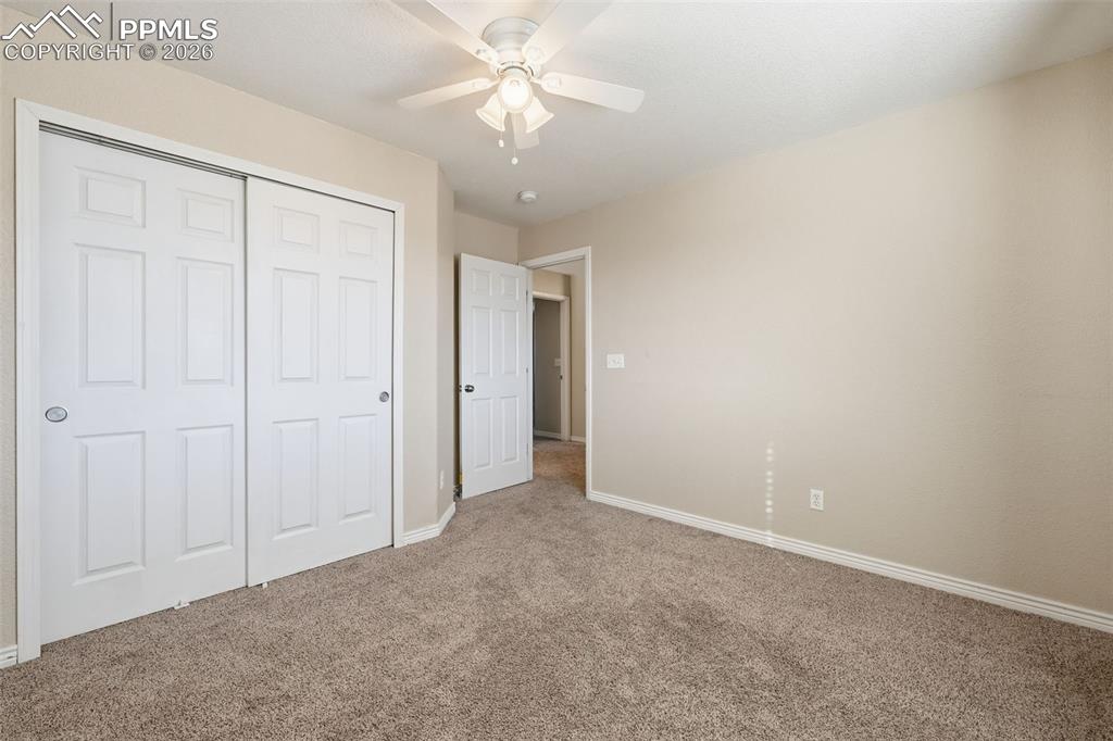 Image 33 of 40: Bedroom