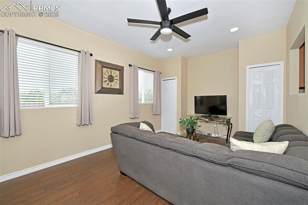 Image 5 of 26: Living Room