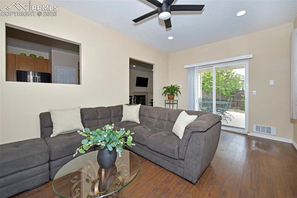 Image 7 of 26: Living Room