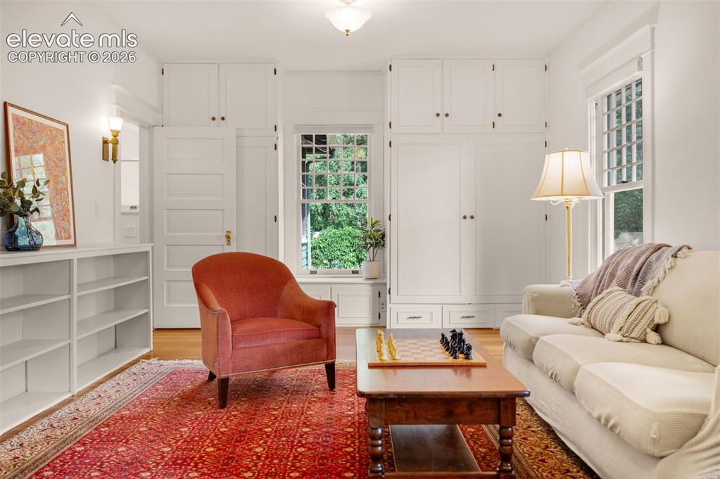 Image 16 of 50: Family Room