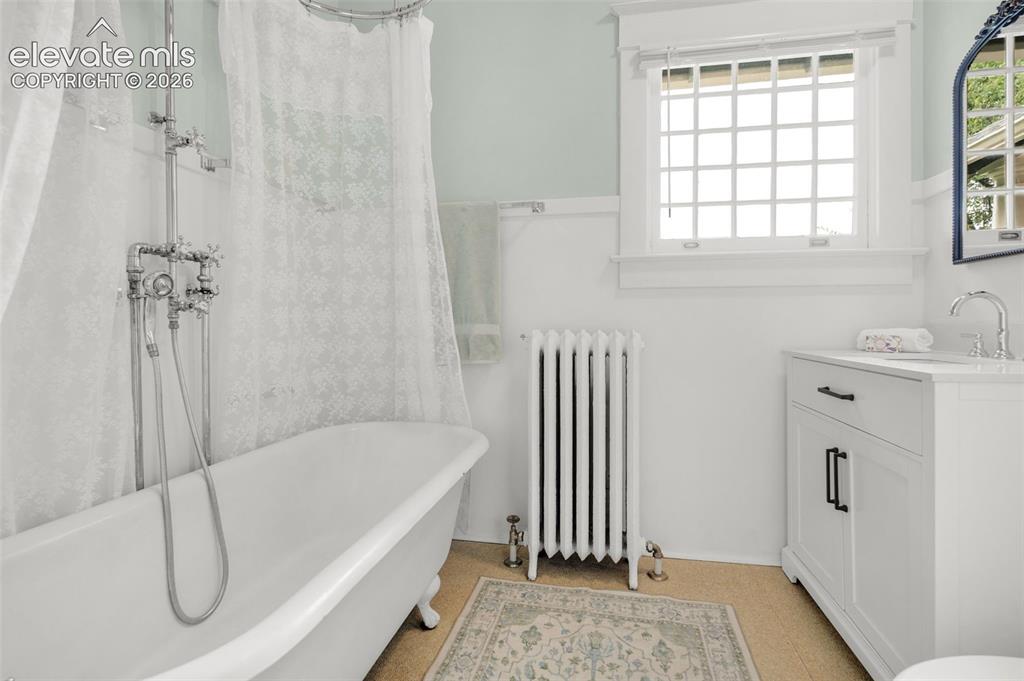 Image 29 of 50: Claw Foot Tub