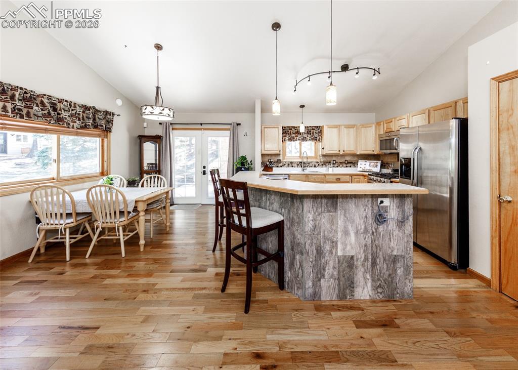 Image 12 of 50: Kitchen