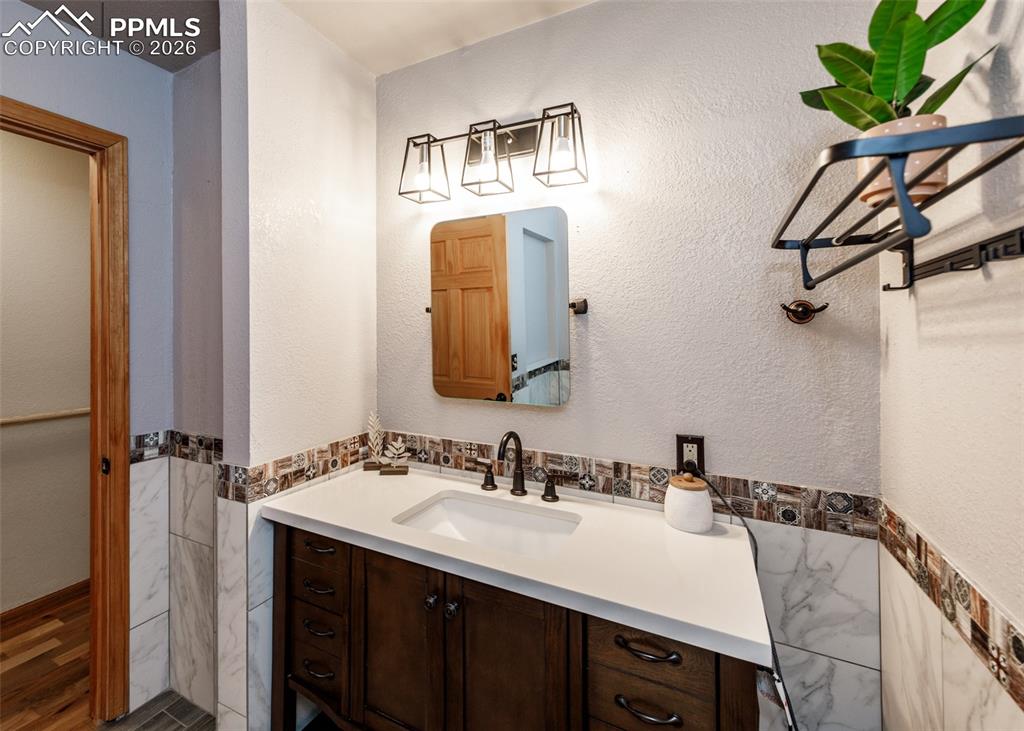 Image 29 of 50: Bathroom