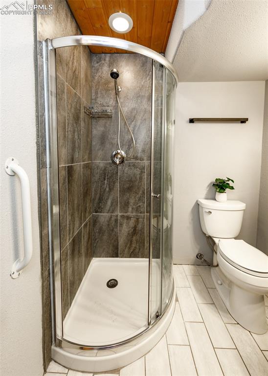 Image 37 of 50: Bathroom