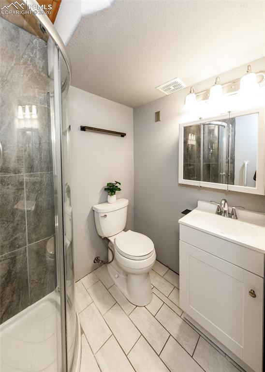 Image 38 of 50: Bathroom