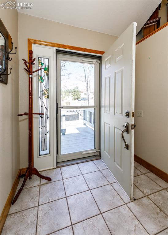 Image 5 of 50: Entry