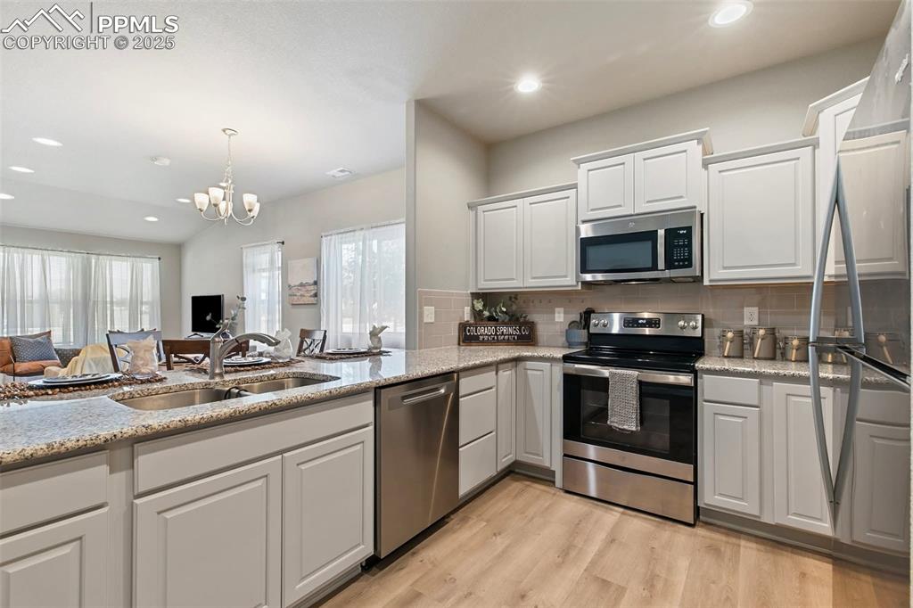 Image 10 of 21: Kitchen