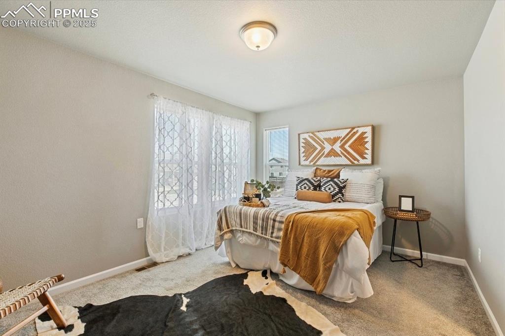 Image 12 of 21: Bedroom