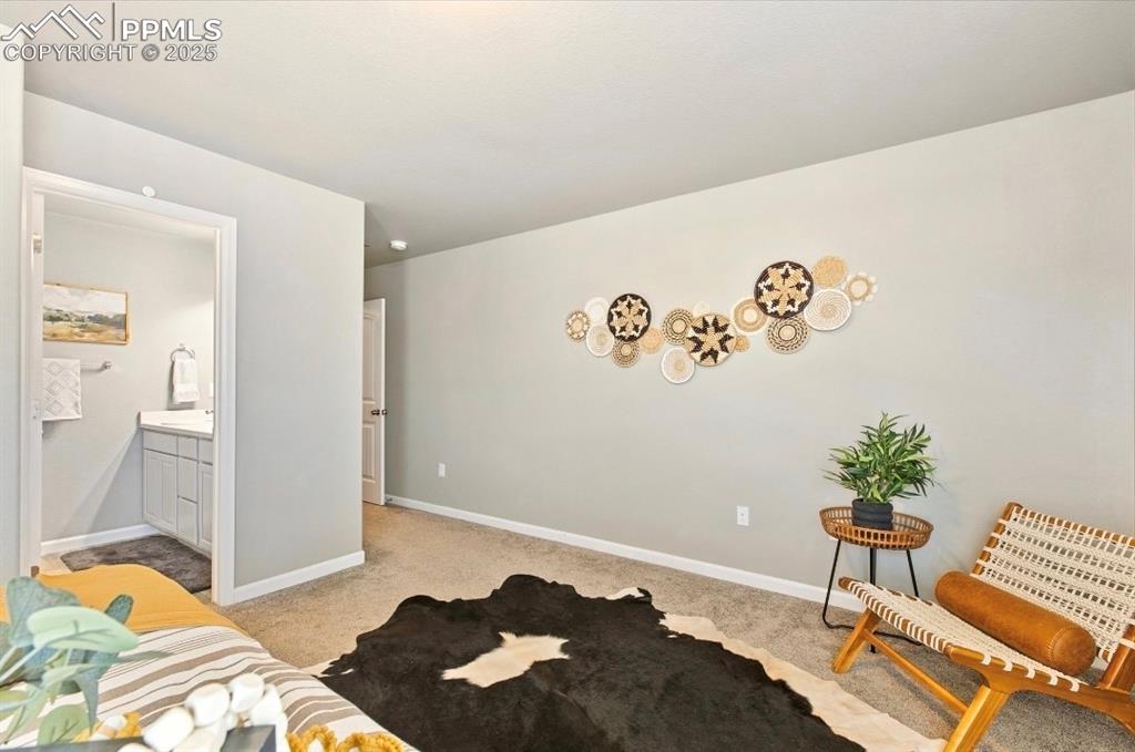 Image 14 of 21: Bedroom