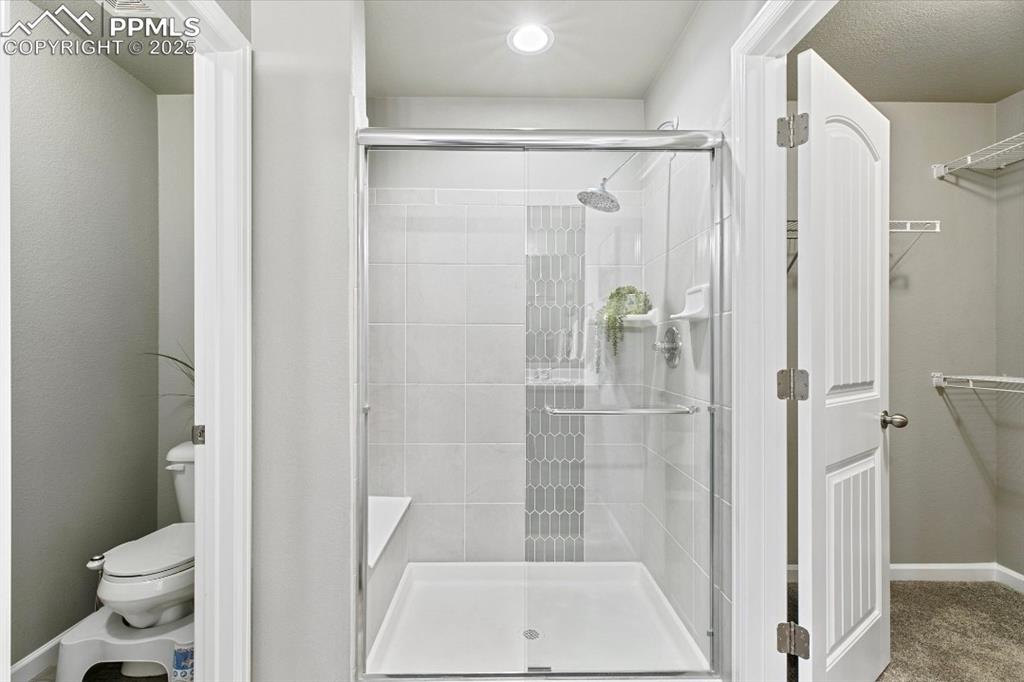 Image 16 of 21: Bathroom