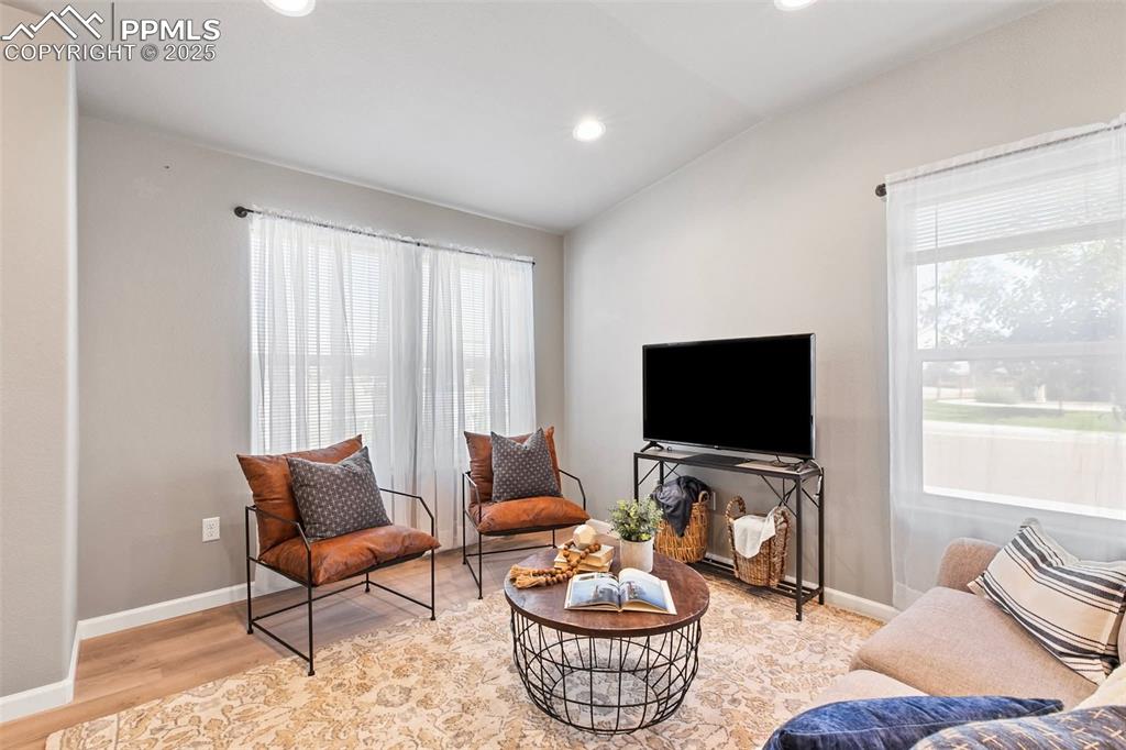 Image 5 of 21: Living Room