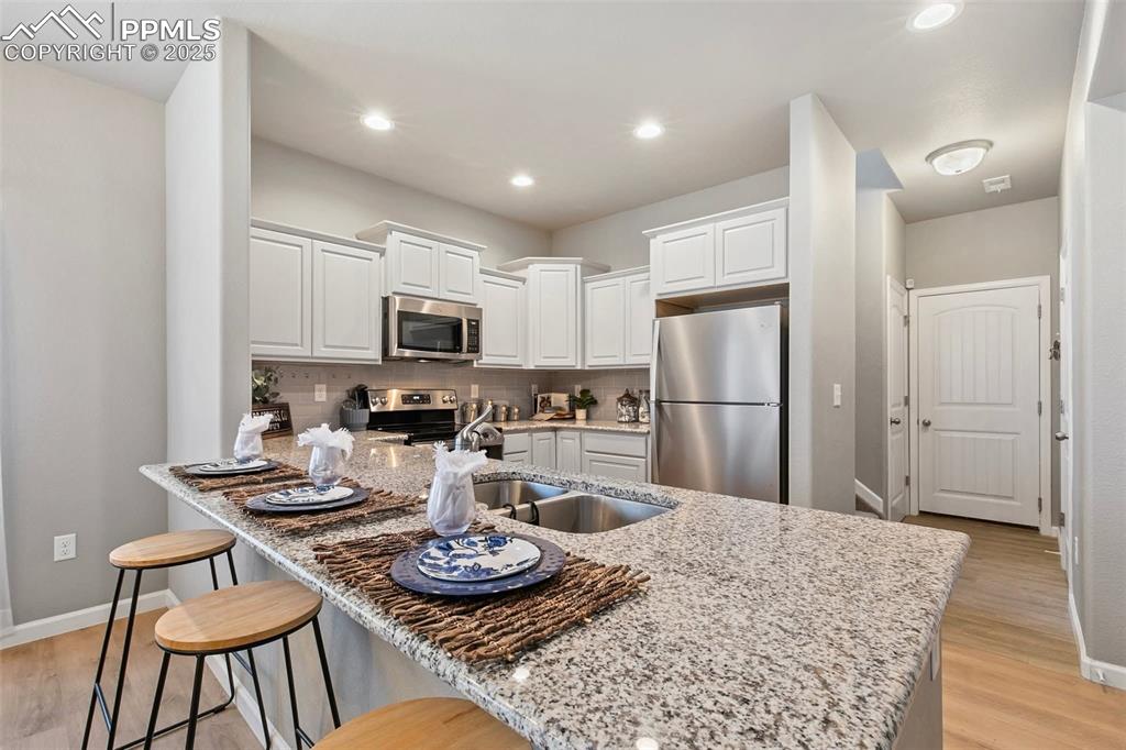 Image 8 of 21: Kitchen