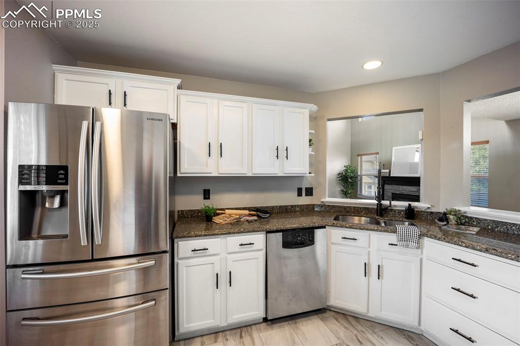 Image 14 of 50: Kitchen