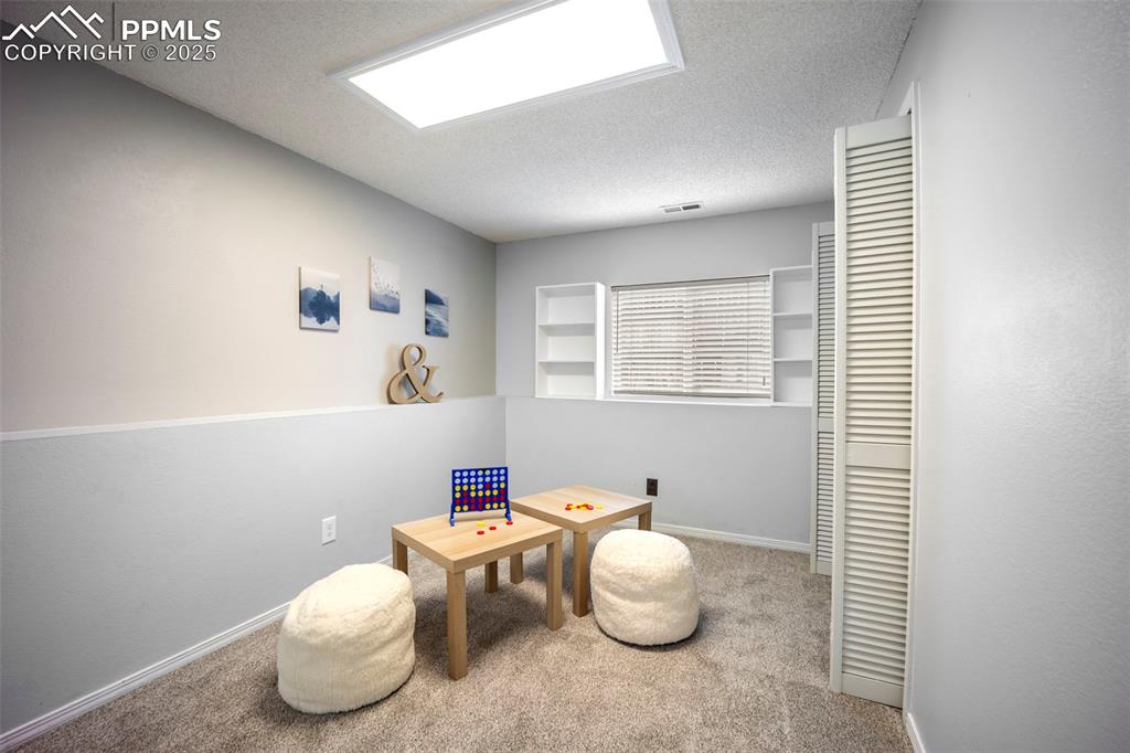 Image 31 of 50: Family Room