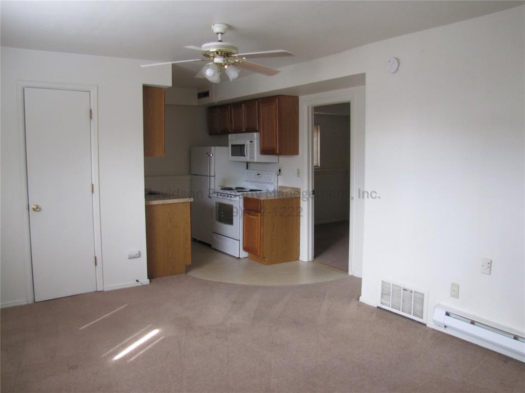 Image 2 of 6: Kitchen