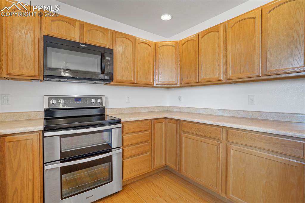 Image 14 of 50: Kitchen