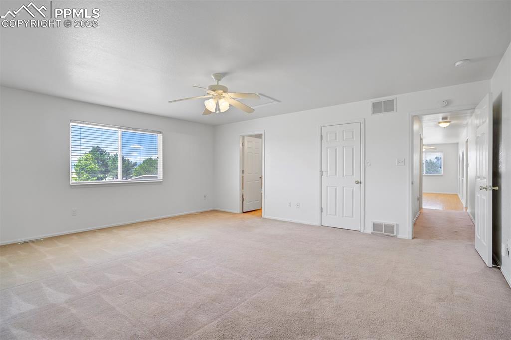 Image 20 of 50: Bedroom