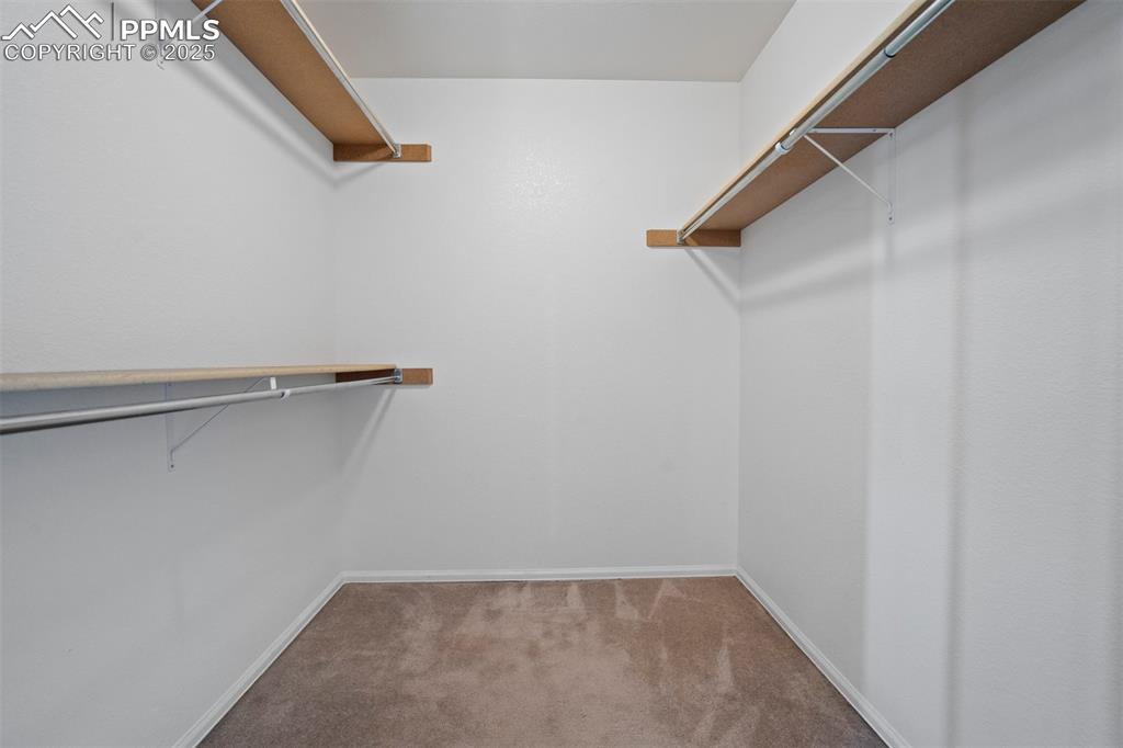 Image 25 of 50: Closet