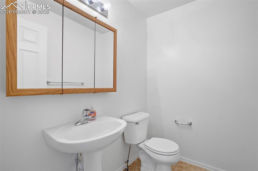 Image 27 of 50: Bathroom