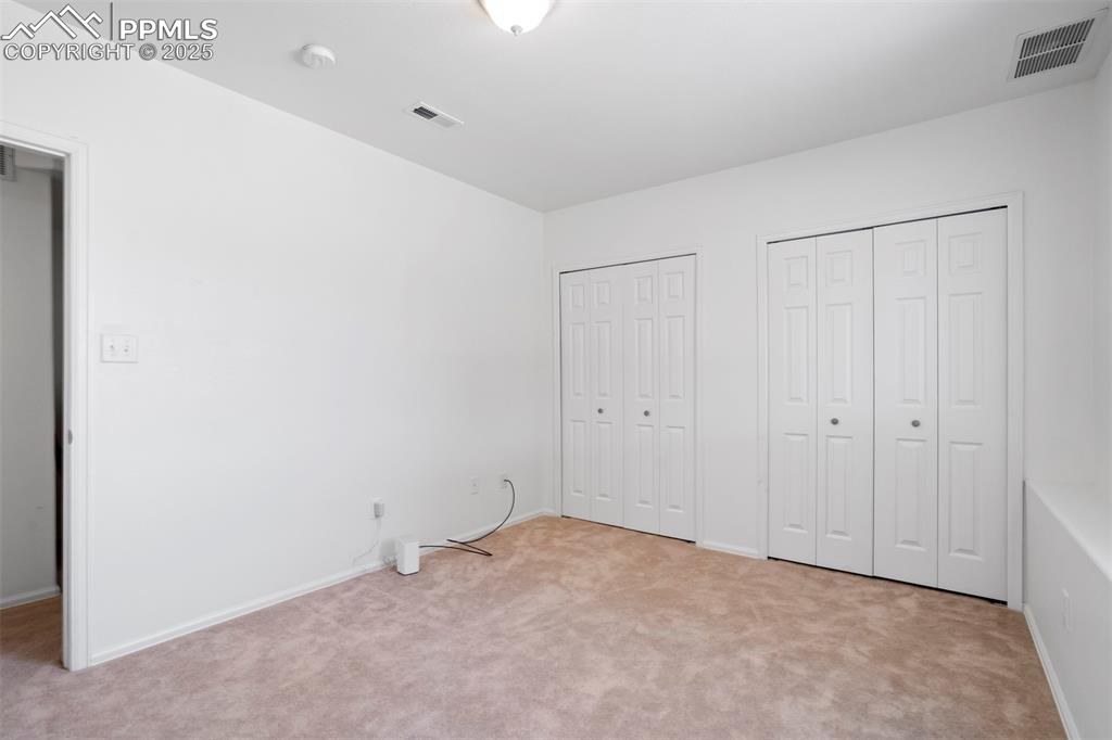 Image 35 of 50: Bedroom