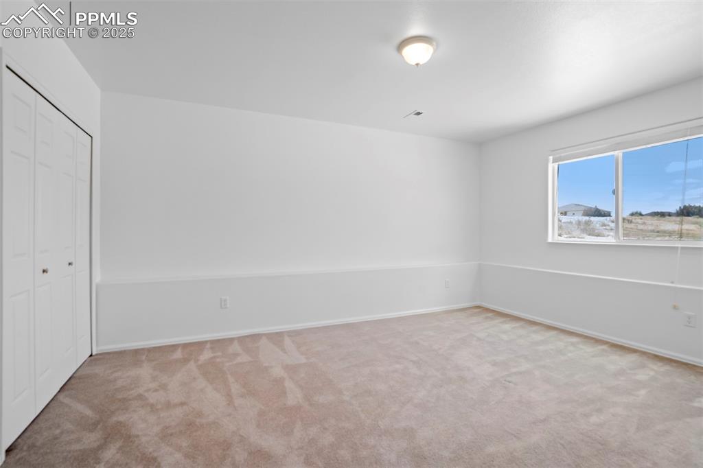 Image 37 of 50: Bedroom