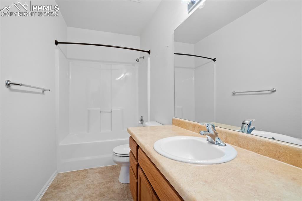 Image 39 of 50: Bathroom