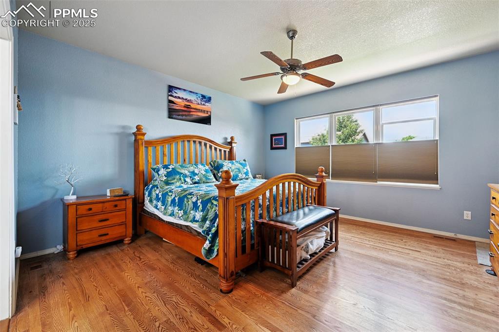 Image 19 of 45: Spacious primary bedroom 