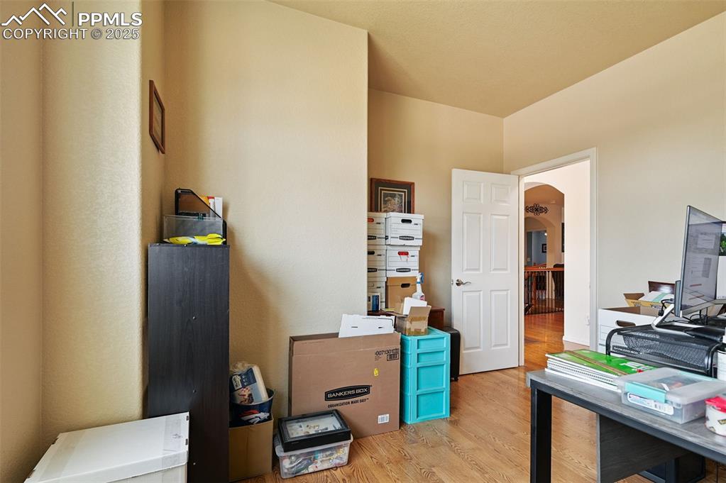 Image 4 of 45: Office area 