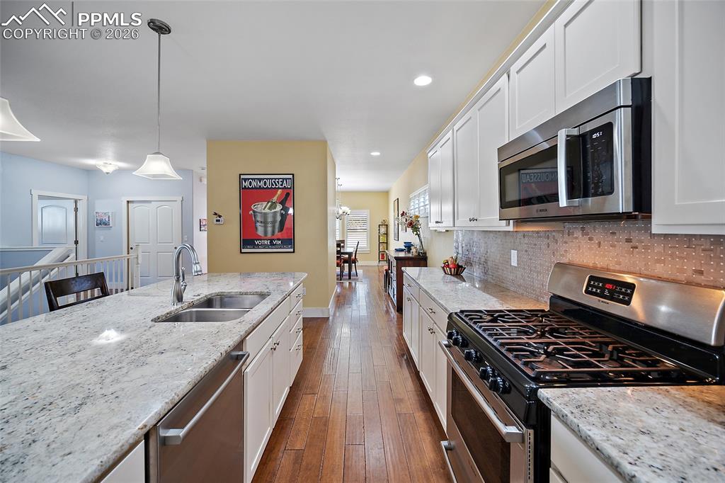 Image 11 of 50: Kitchen