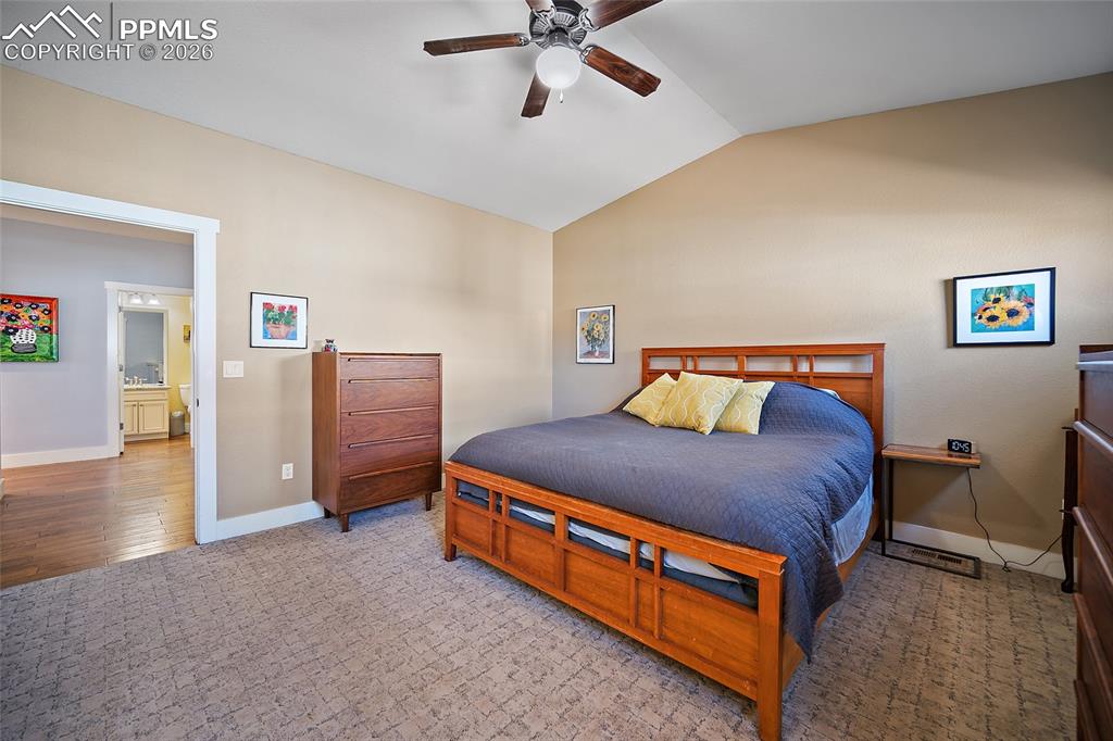 Image 18 of 50: Bedroom