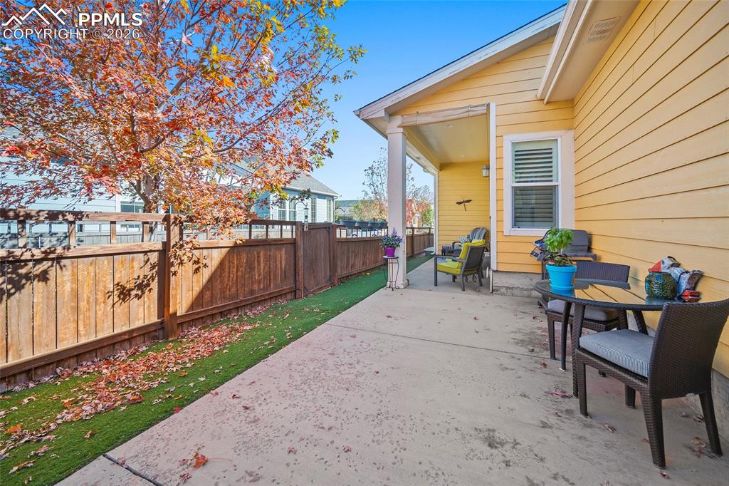 Image 39 of 50: Patio