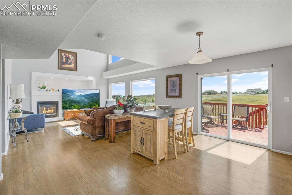 Image 9 of 47: Dining Area