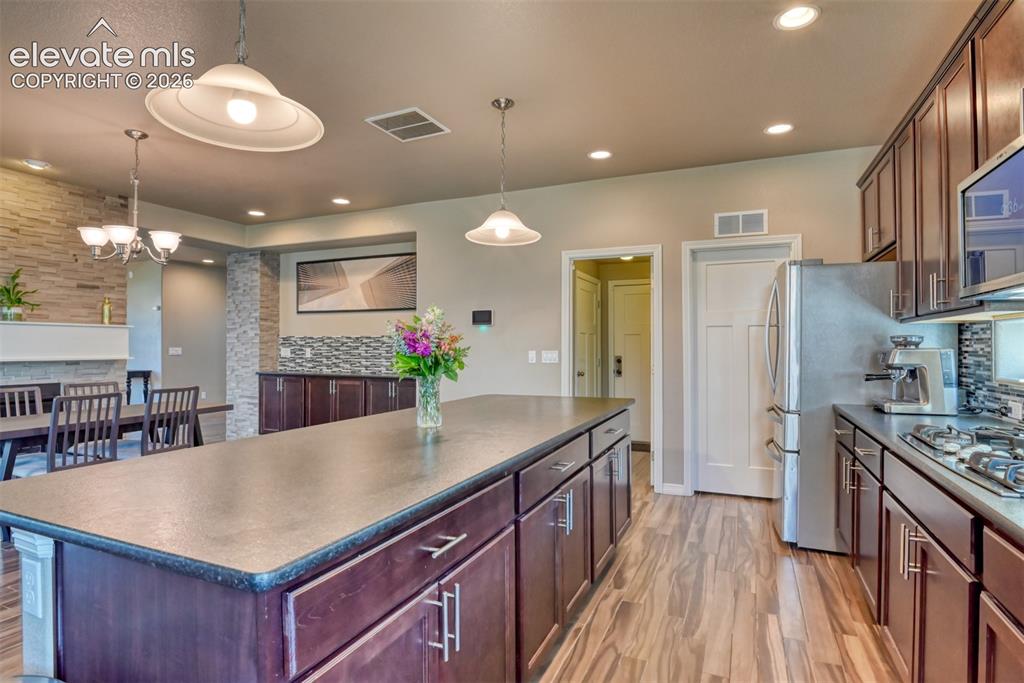 Image 11 of 45: Kitchen