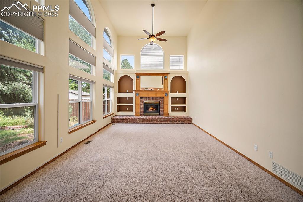 Image 11 of 35: Kitchen