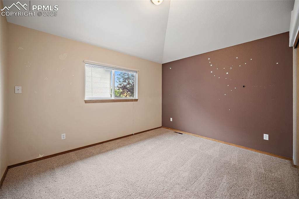 Image 19 of 35: Bathroom