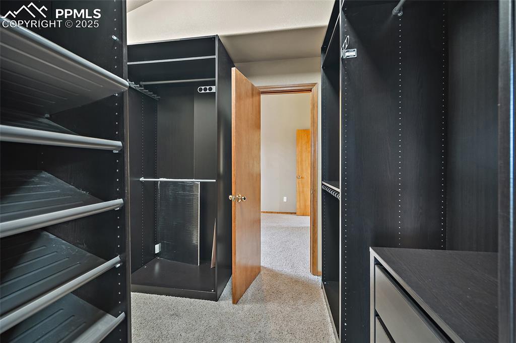 Image 26 of 35: Bathroom