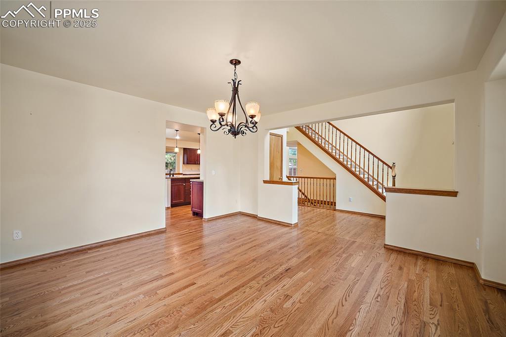 Image 3 of 35: Dining Area