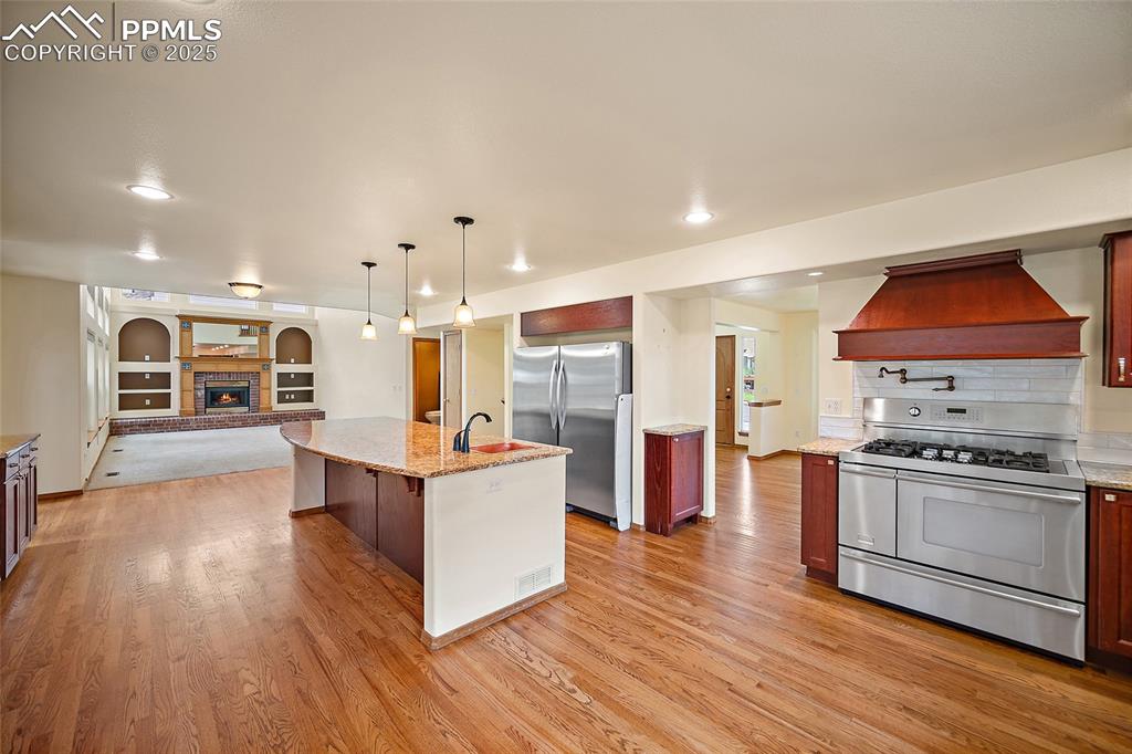 Image 6 of 35: Kitchen