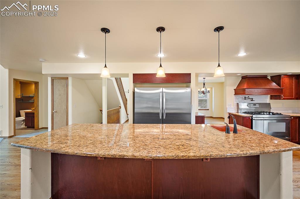 Image 7 of 35: Kitchen