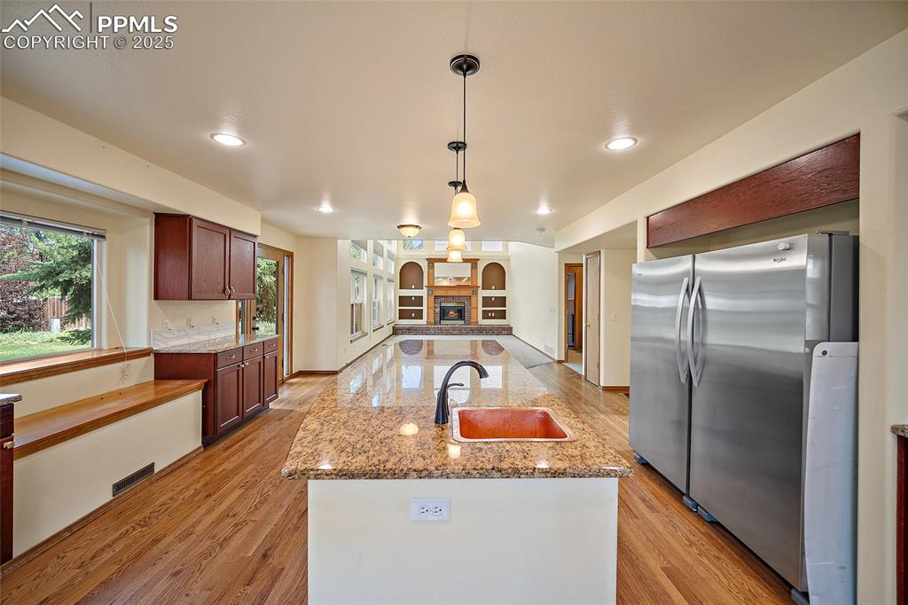 Image 9 of 35: Kitchen