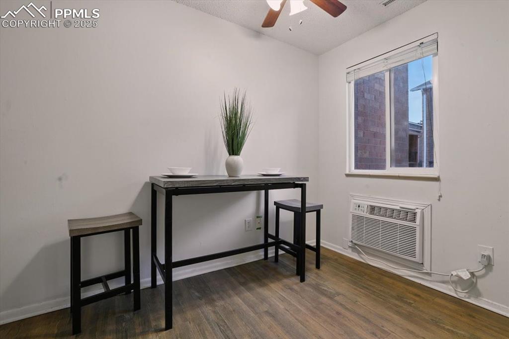 Image 11 of 21: Office