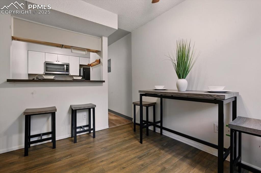 Image 12 of 21: Kitchen