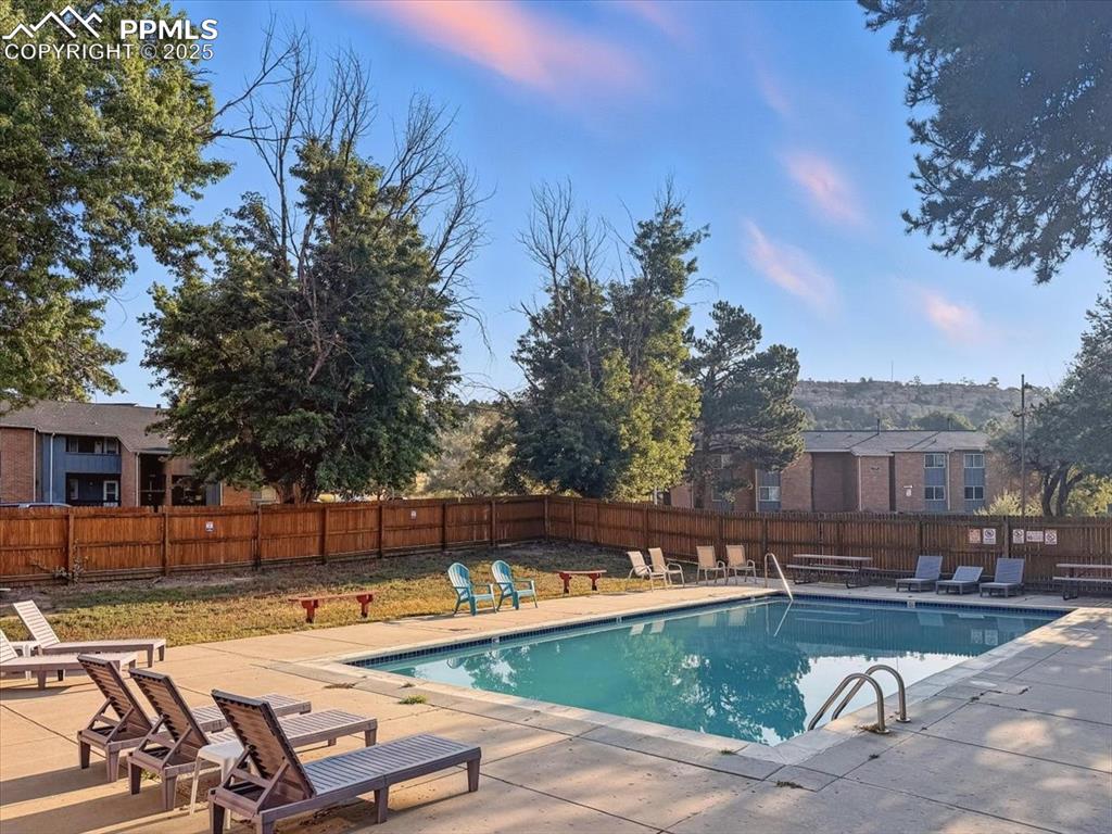 Image 14 of 21: Pool