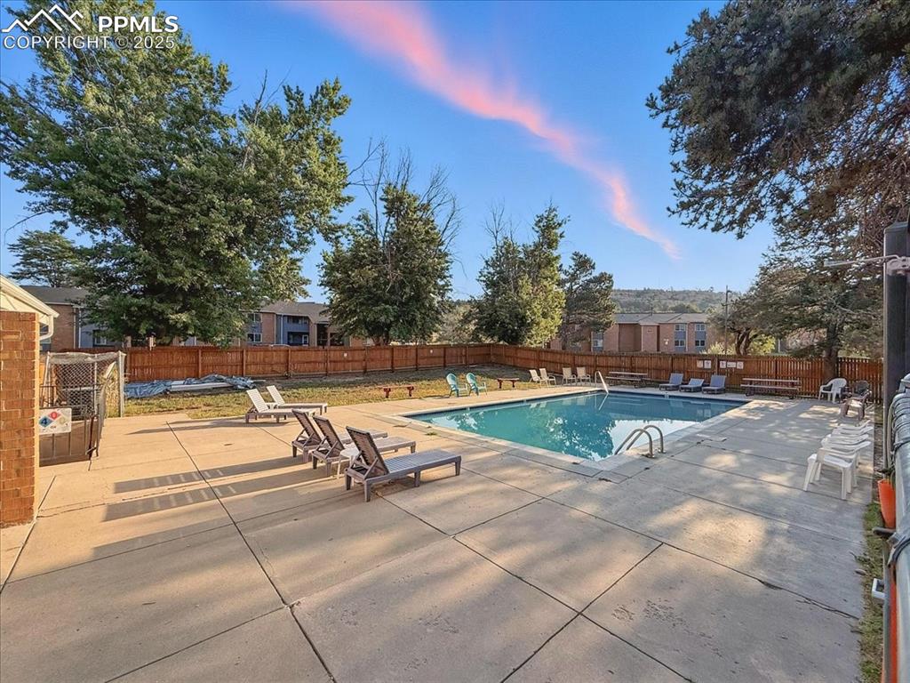 Image 15 of 21: Pool