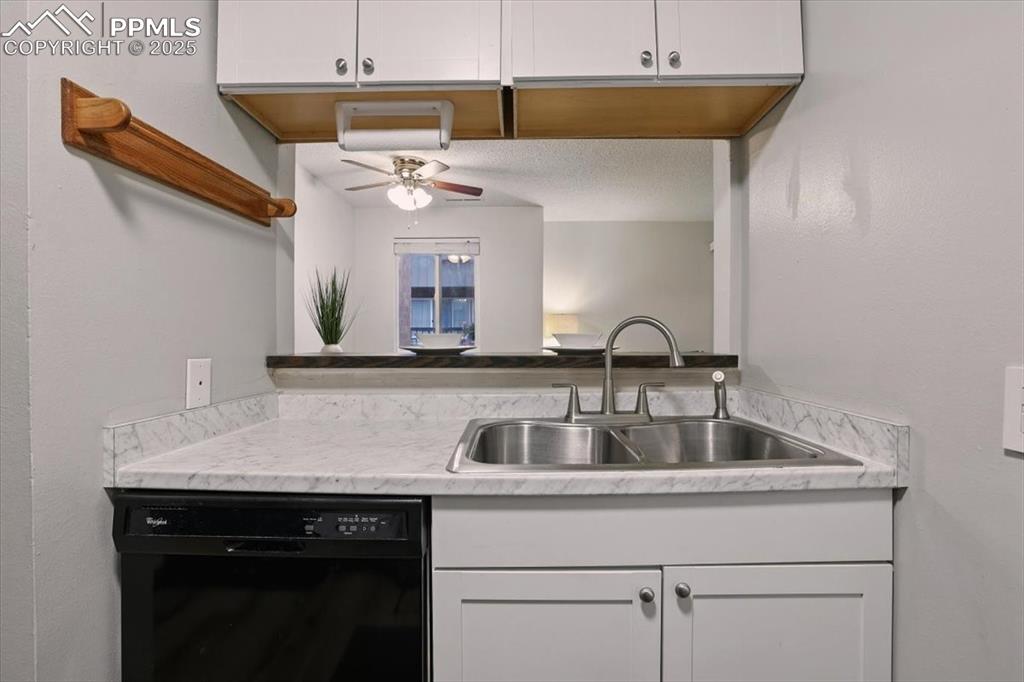 Image 7 of 21: Kitchen